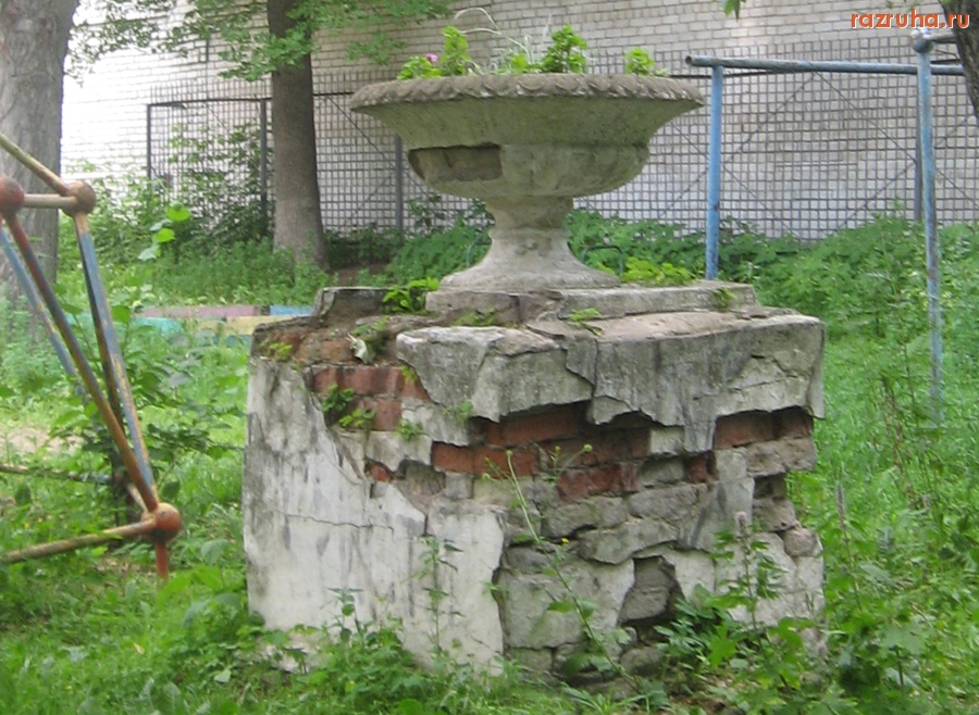 Тверь - Вот такие “клумбы” во дворе дома 7 по Свободному переулку.