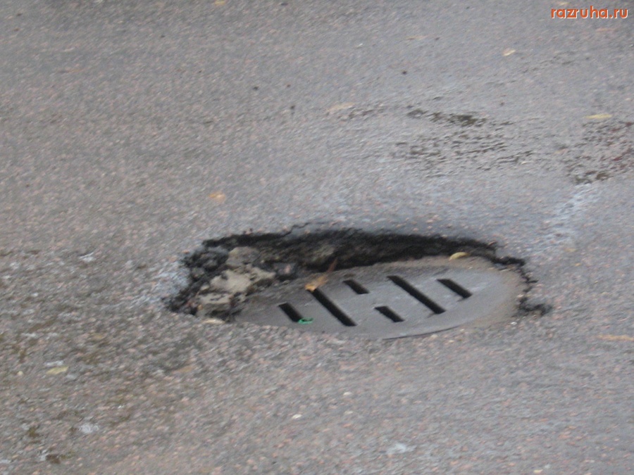 Тверь - Люк во дворе дома 24 по ул. Коноплянниковой.