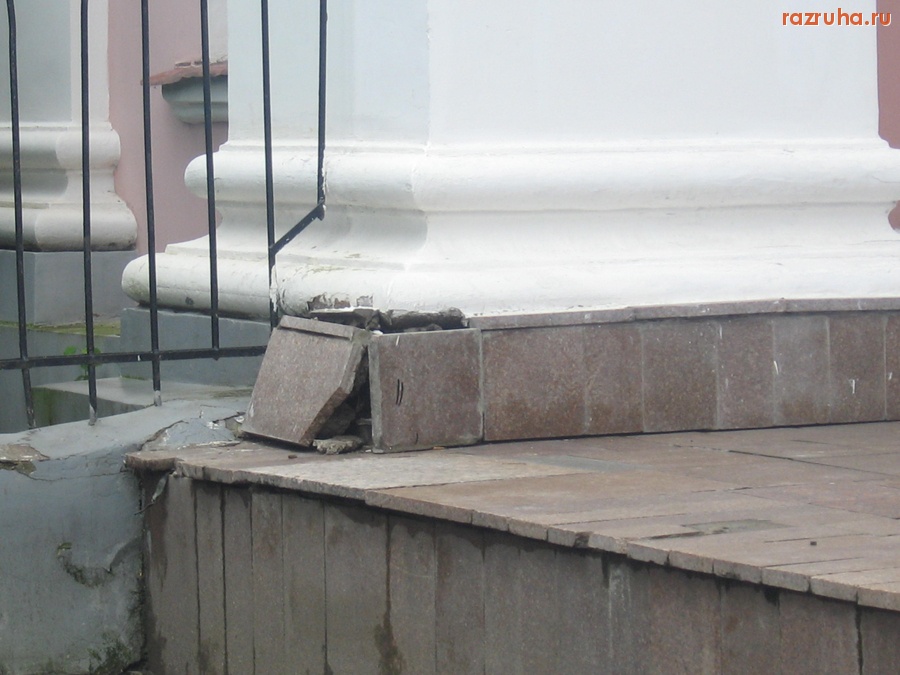 Тверь - Плитки развалились: библиотека им. Горького. Свободный переулок, д.28