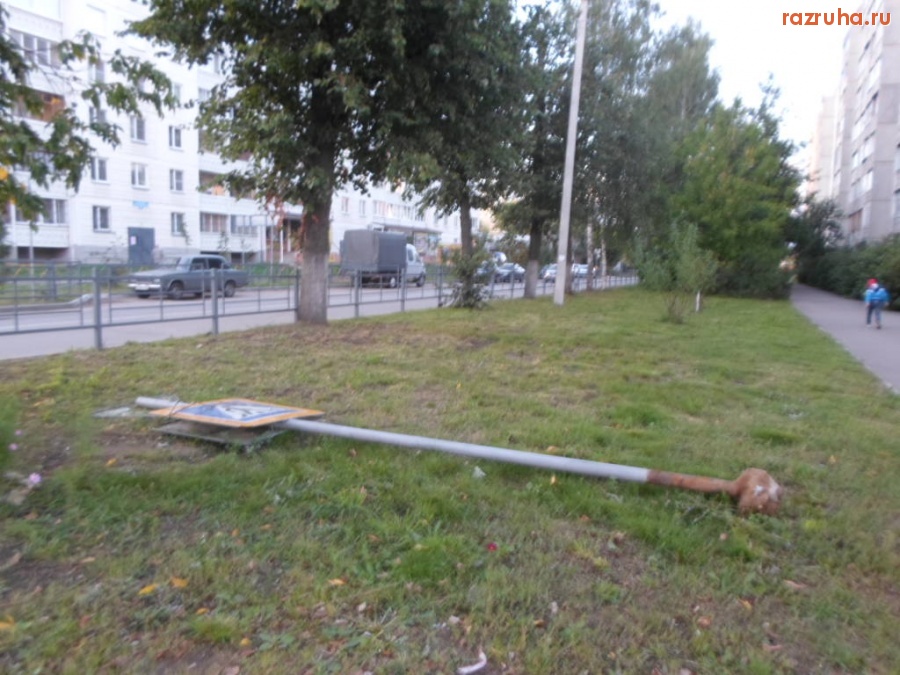 Тверь - Знак пешеходный переход не нужен, оказался в Твери.