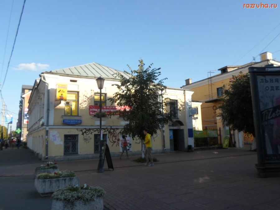 Тверь - Некоторым руки оторвать, мало будет. Кто рисует на стенах домов....