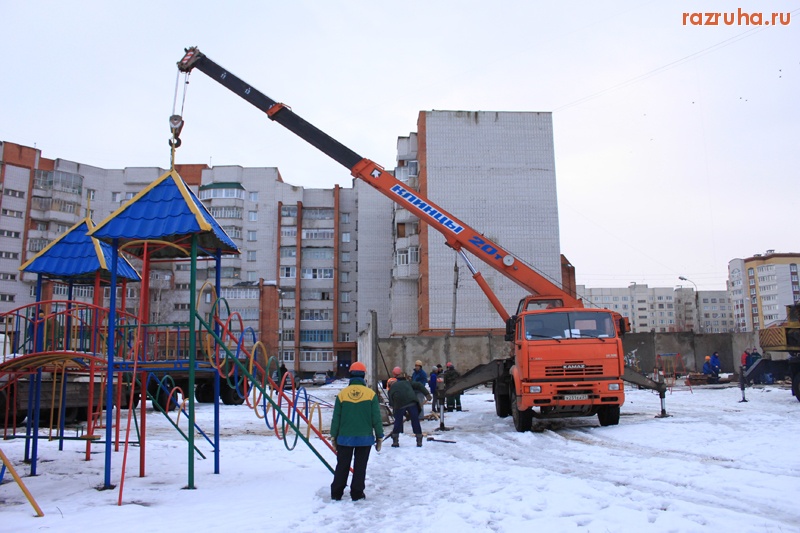 Чебоксары - Строительство дома на детской площадке