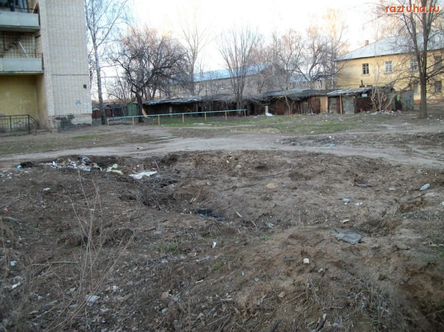 Ульяновск - Небольшая помойная ямка во дворе пятиэтажек