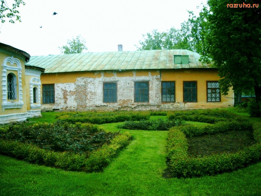 Углич - На территории монастыря