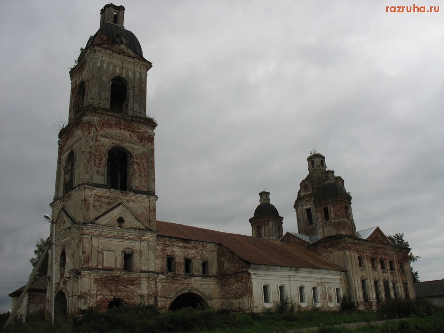 Углич - И снова - церквушка в разрухе
