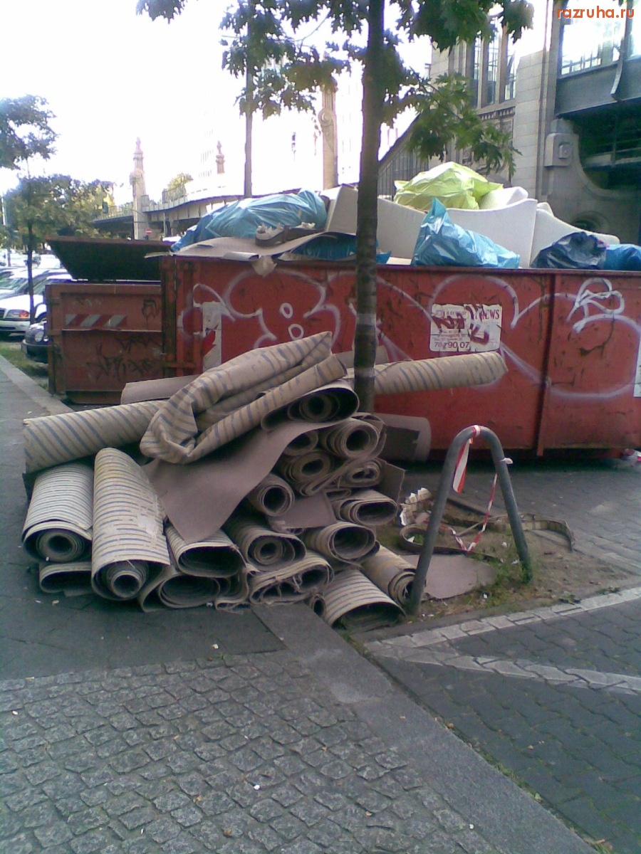 Берлин - И в Берлине мусор валяется прямо на улицах