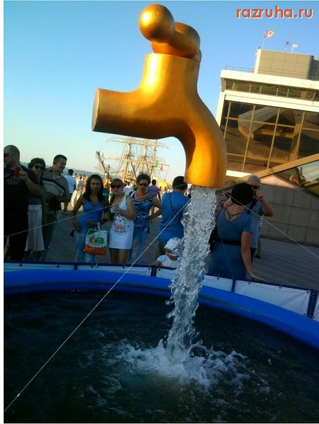 Одесса - знаменитый кран у морвокзала)