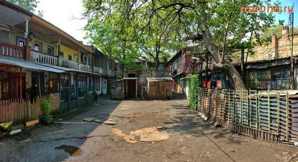 Одесса - очередная подборочка старых одесских двориков)