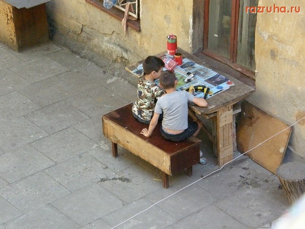 Одесса - детки во дворе)