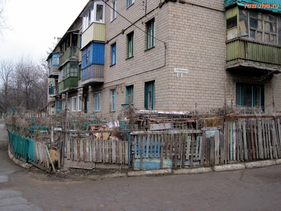 Краматорск - Жильцы обустраивают двор