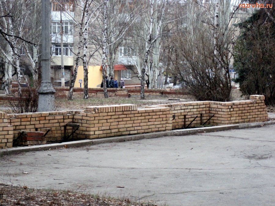 Краматорск - Бывшие лавочки около бывшего кинотеатра 