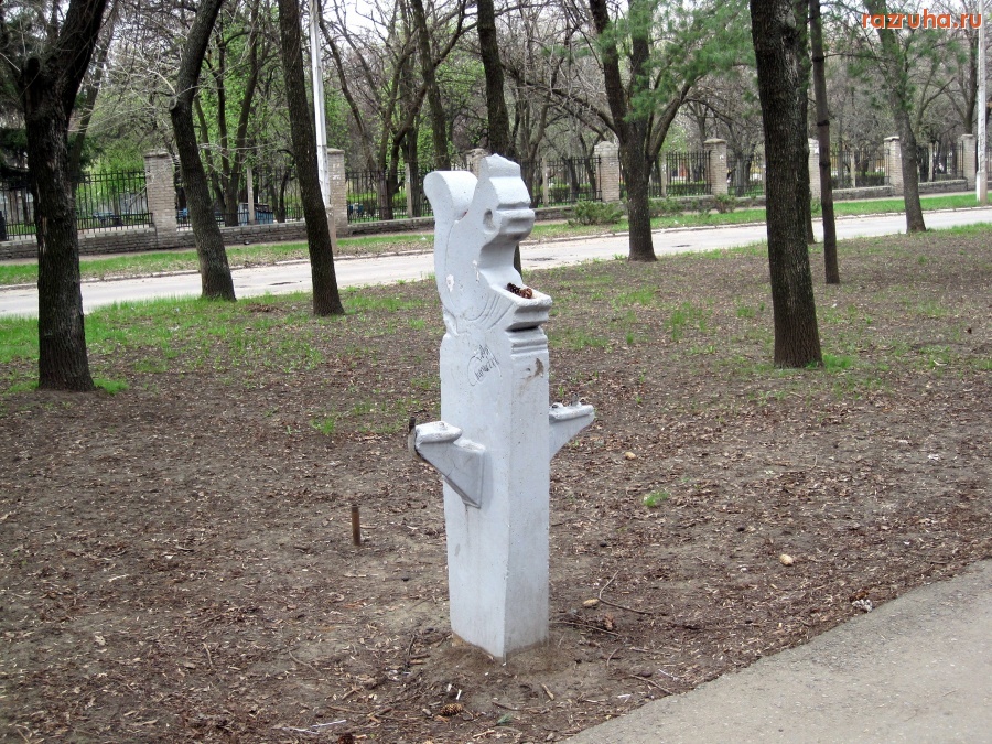 Краматорск - Неработающий фонтанчик на Вознесенского