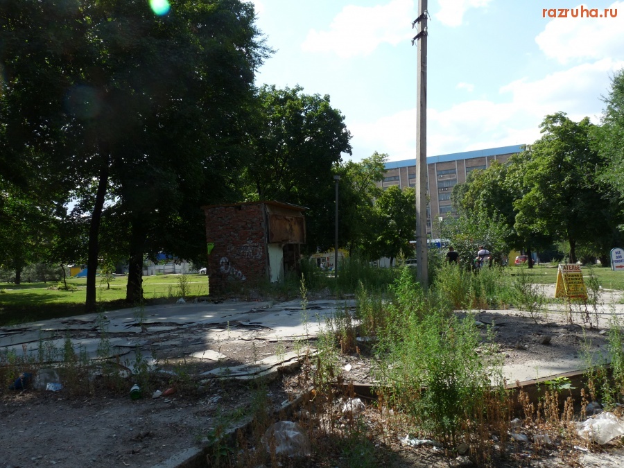 Донецк - Недалеко от ЦУМа в центре