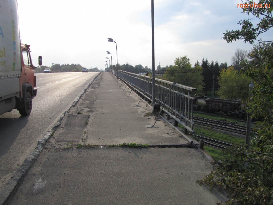 Львов - парапеты на магистральном мосту падают