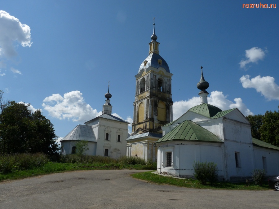 Суздаль - Обшарпаный храм