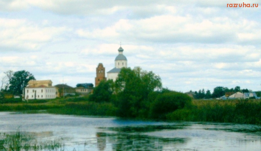 Суздаль - Вид на заброшенный храм