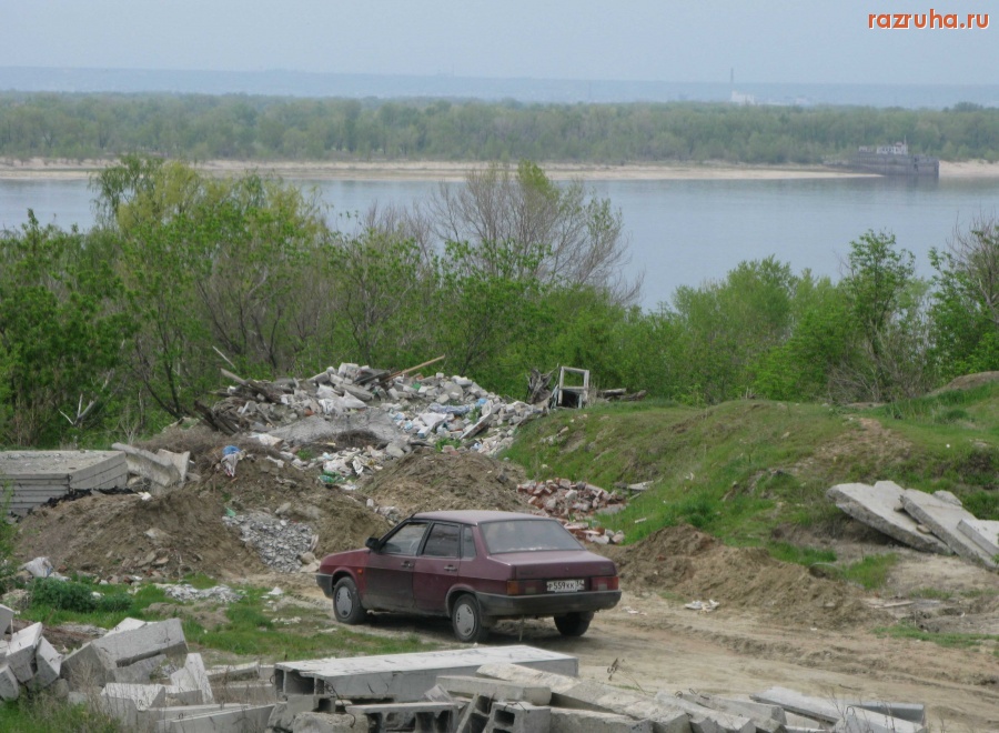 Волгоград - Свалка мусора в центре Ворошиловского района у жилого комплекса