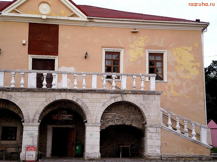 Каменец-Подольский - Ободранная ратуша в Каменец-Подольском