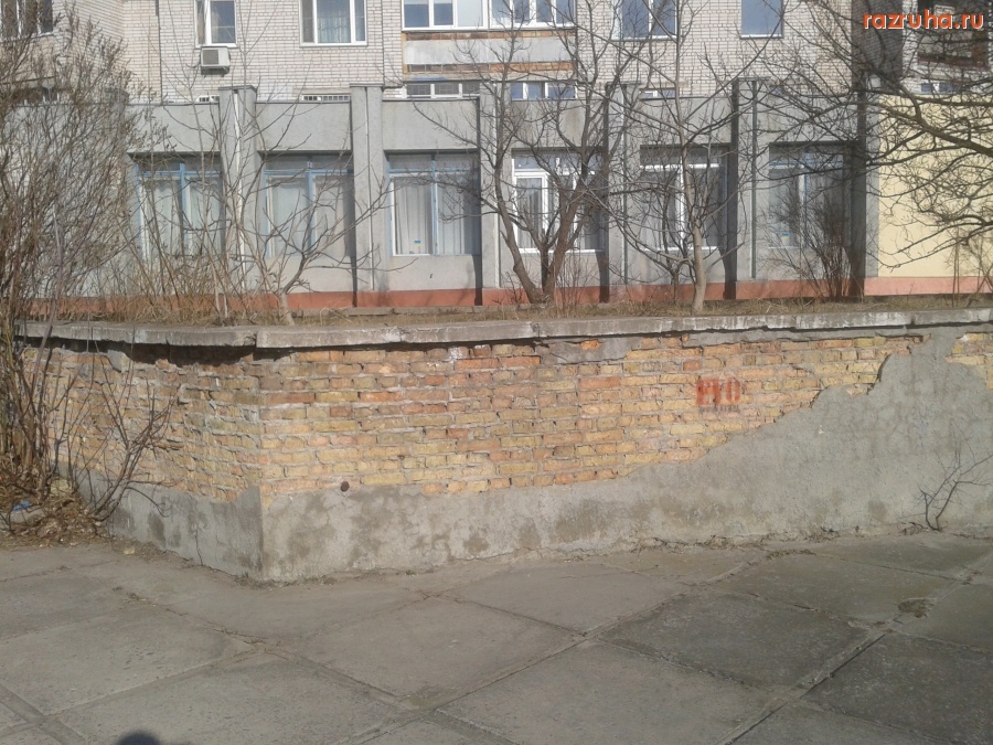 Канев - клумбы по ул. Шевченка 47