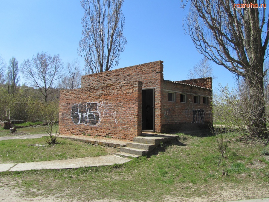 Канев - Туалет у школы №6