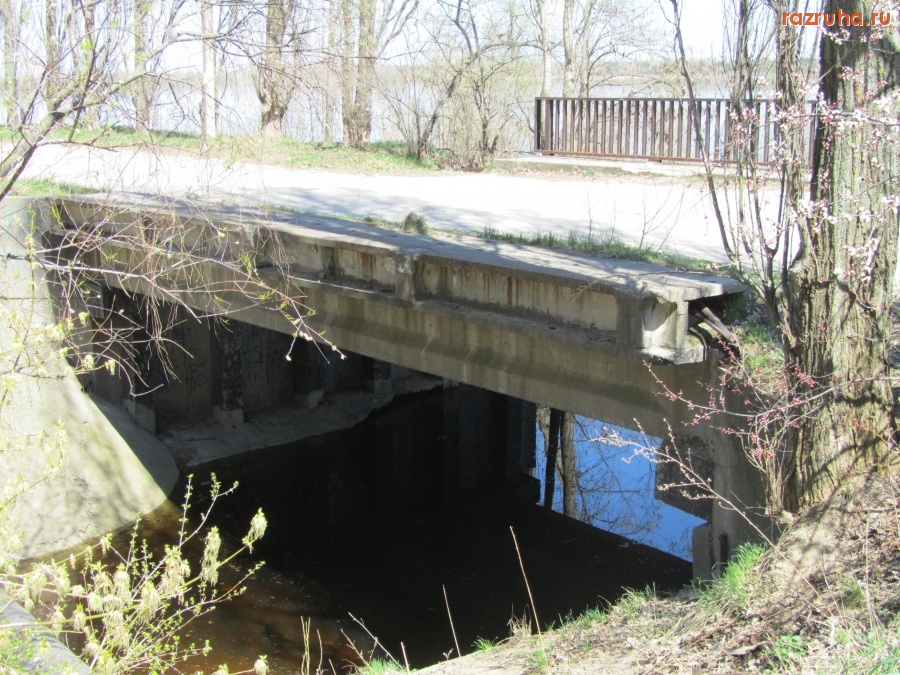 Канев - мост у дома по ул. Героев Днепра 47