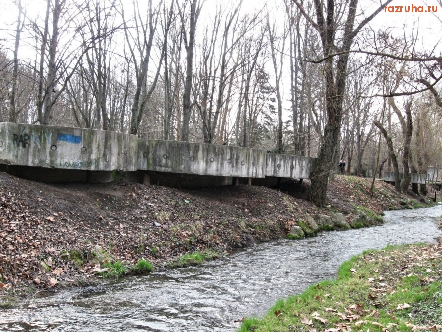 Симферополь - Малые архитектурные формы на Малом Салгире .