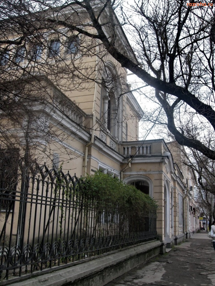 Симферополь - Тротуар в центре города.