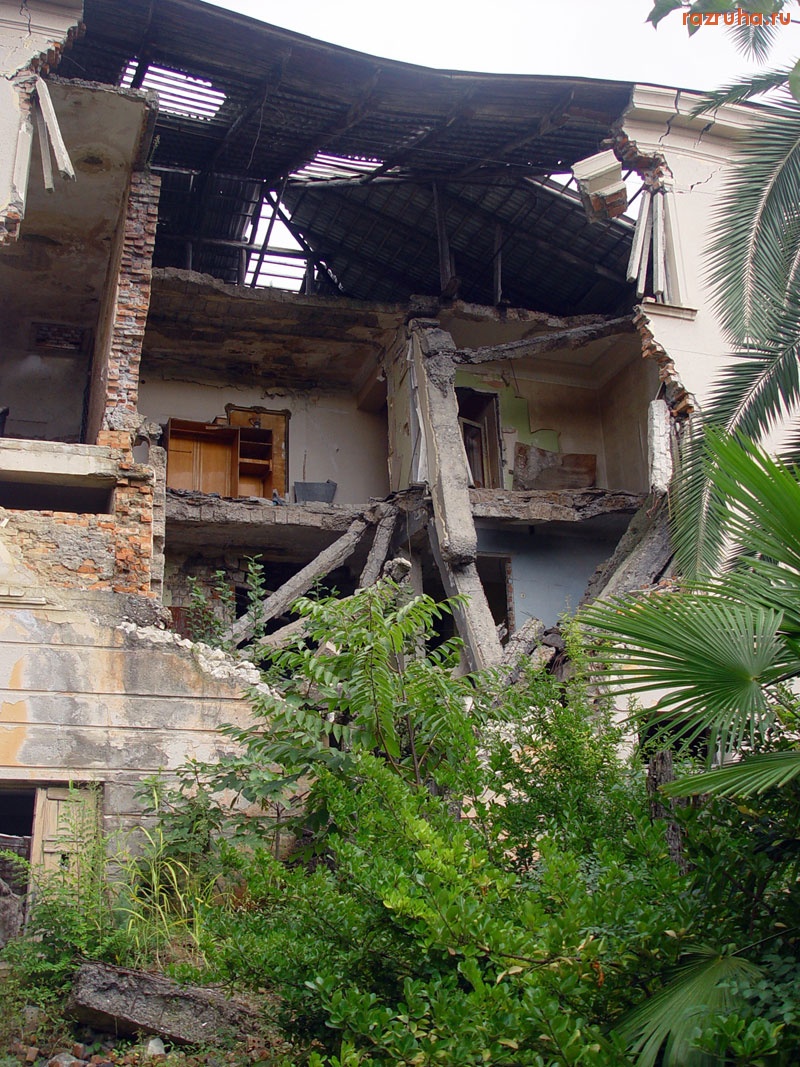 Сухум - Следы войны 1992-93 в Сухуме (Республика Абхазия)