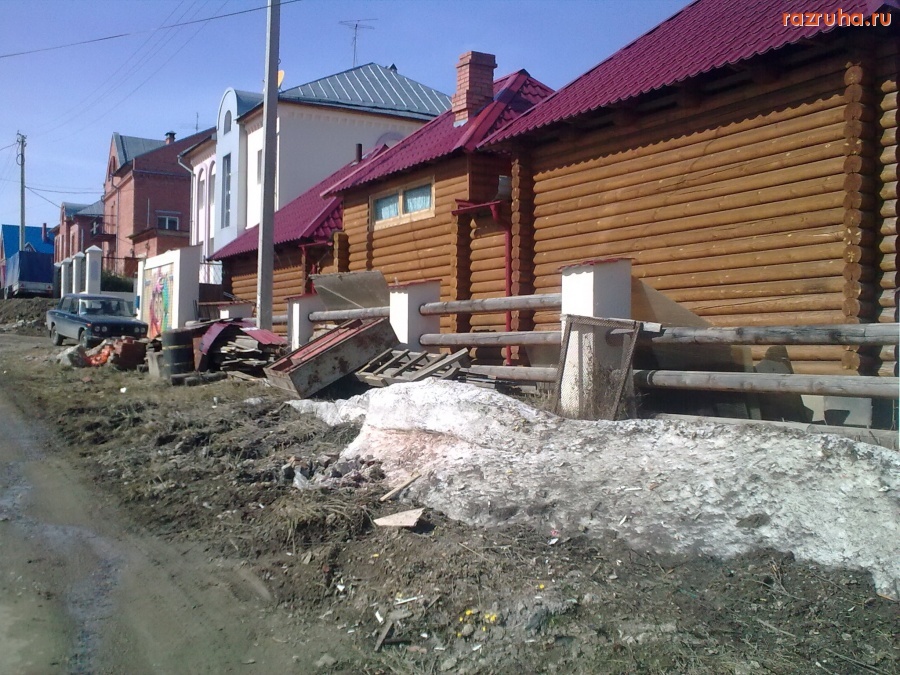 Томск - Томск, 2-й мкр Академический, 52, свалка, мусор, разбитая дорога