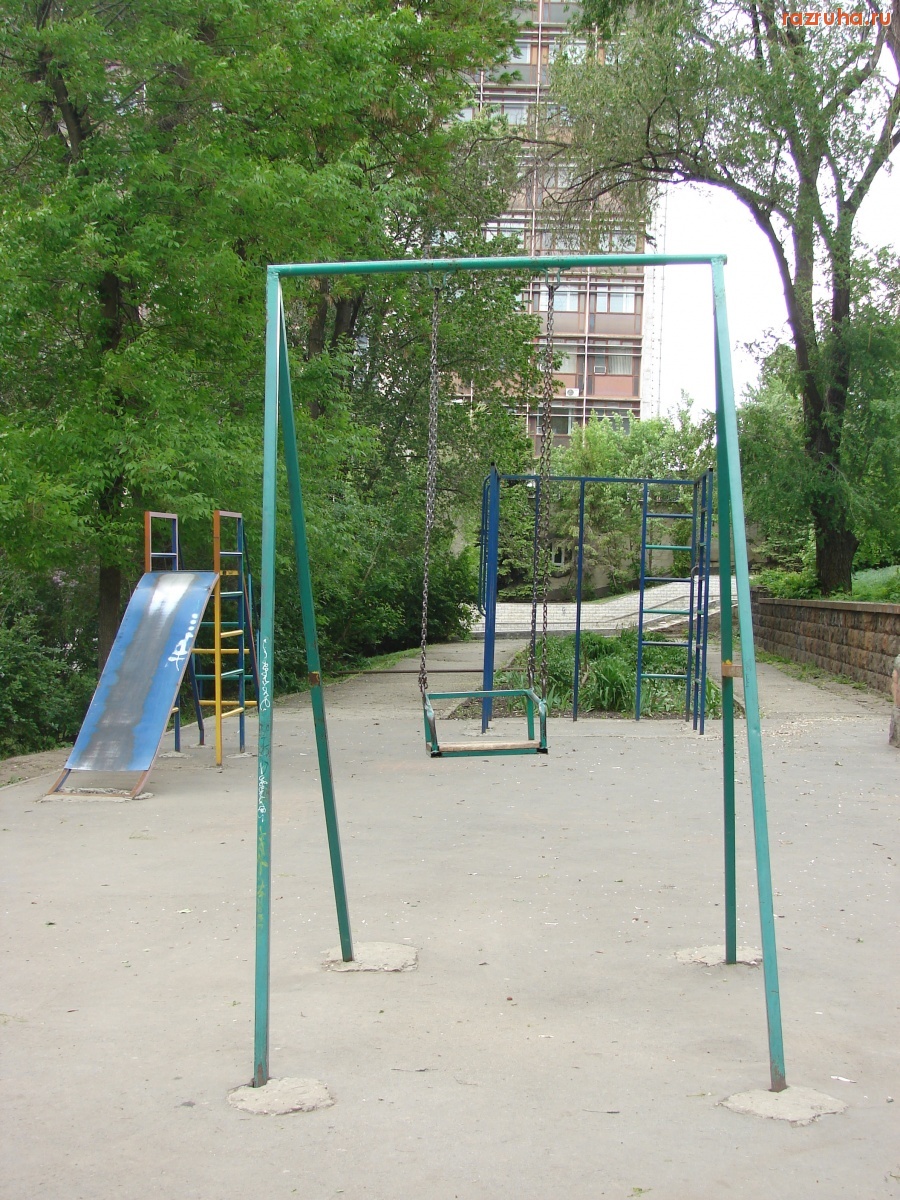 Саратов - Элемент детской площадки.Качели.