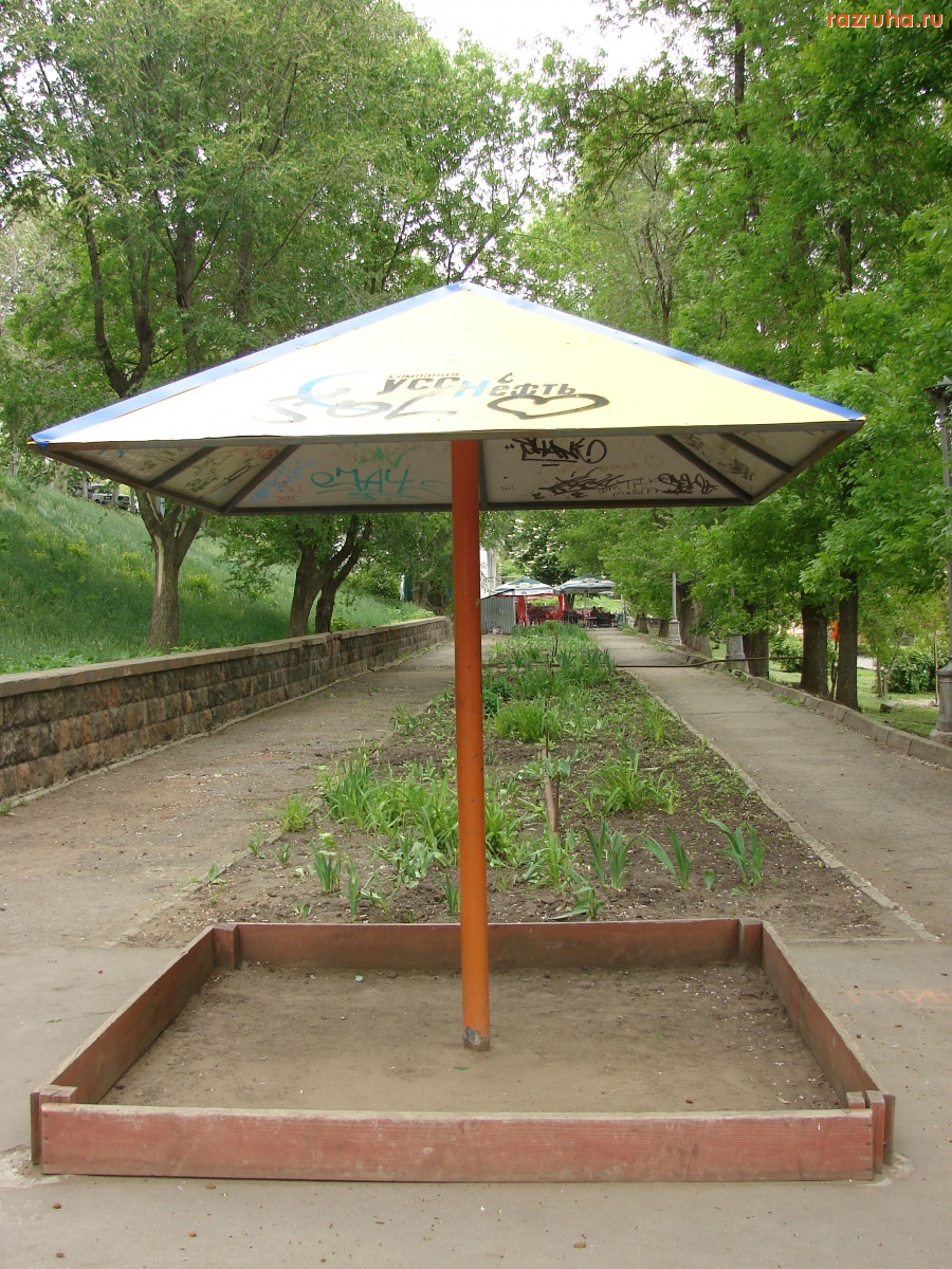 Саратов - Элемент детской площадки.Все там же. Песочница без песка.