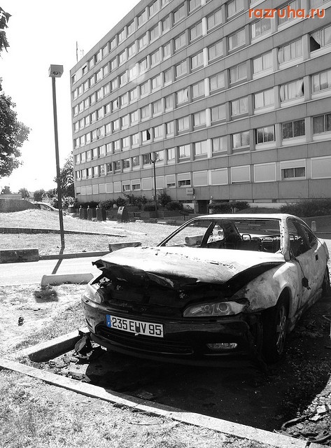 Франция - Сгоревший автомобиль