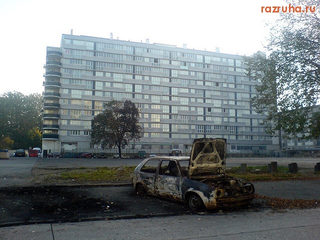 Франция - Ещё один сгоревший автомобиль