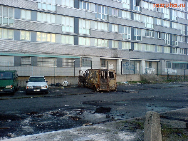 Франция - третий сгоревший автомобиль