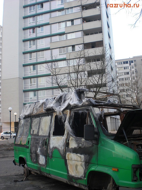 Франция - Сгоревший автомобиль