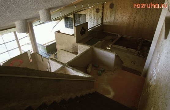 Хиросима - Спуск к бассейну