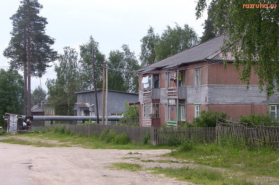 Поросозеро - двухэтажка с надстоенными балкончиками