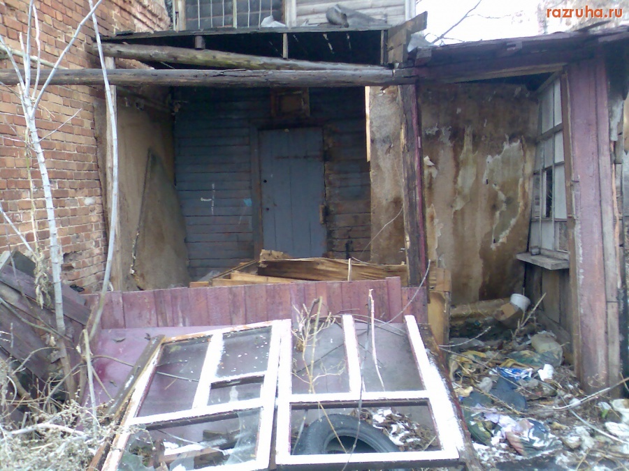 Курск - Двор заброшенного дома.