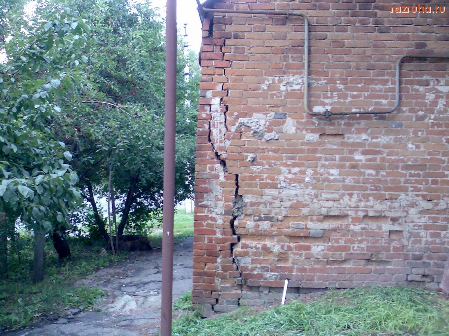 Курск - Трещины в стенах.