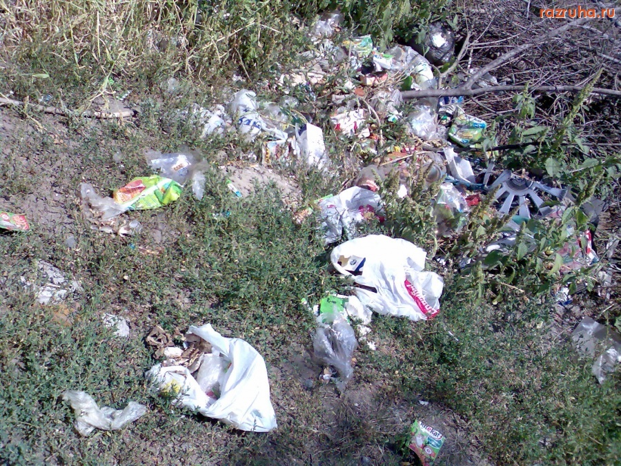 Курск - Мусор не везде убирают.