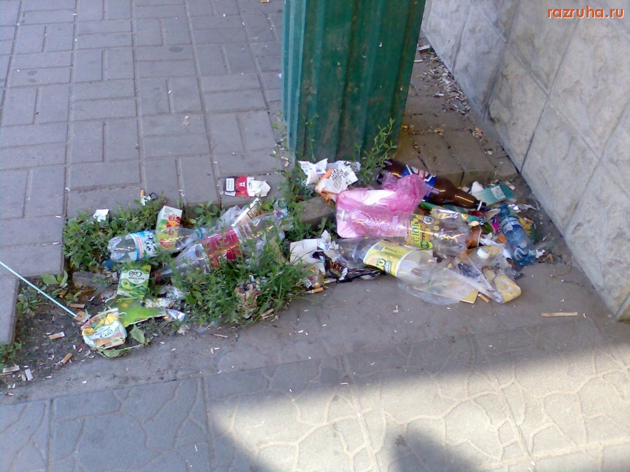 Курск - Мусор на остановке.
