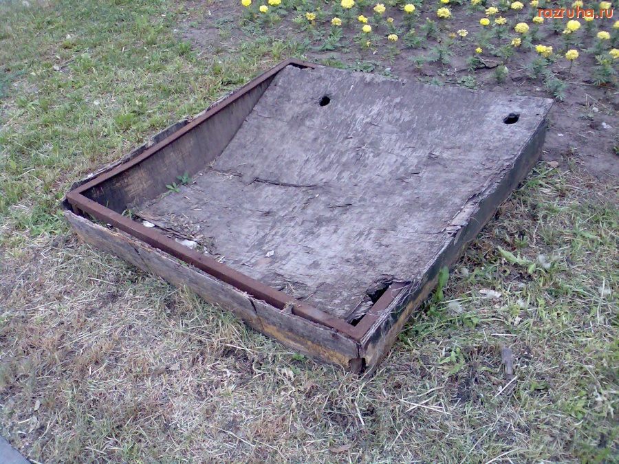 Курск - Осталось от рекламной тумбы