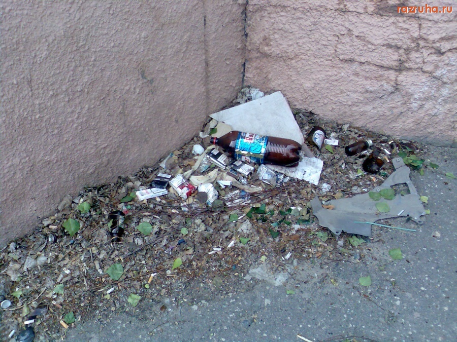 Курск - У мебельного магазина