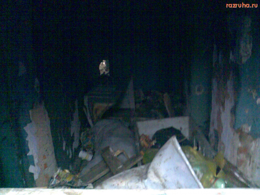 Курск - Заброшенное здание с мусором