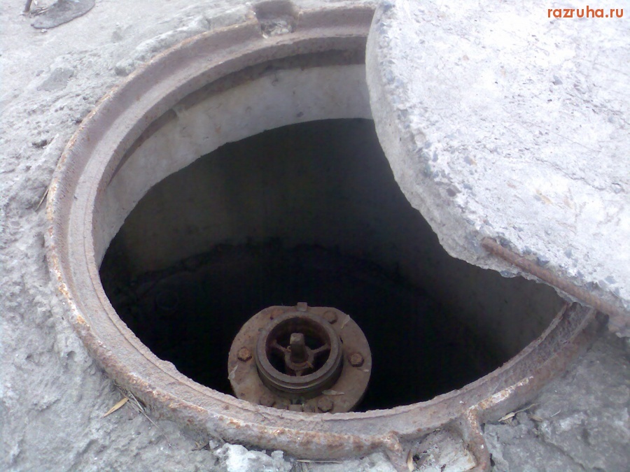 Курск - Открытый люк на Магистральном проезде