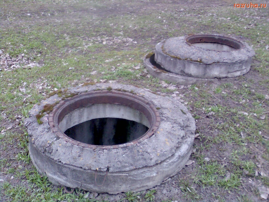 Курск - Открытые люки на остановке