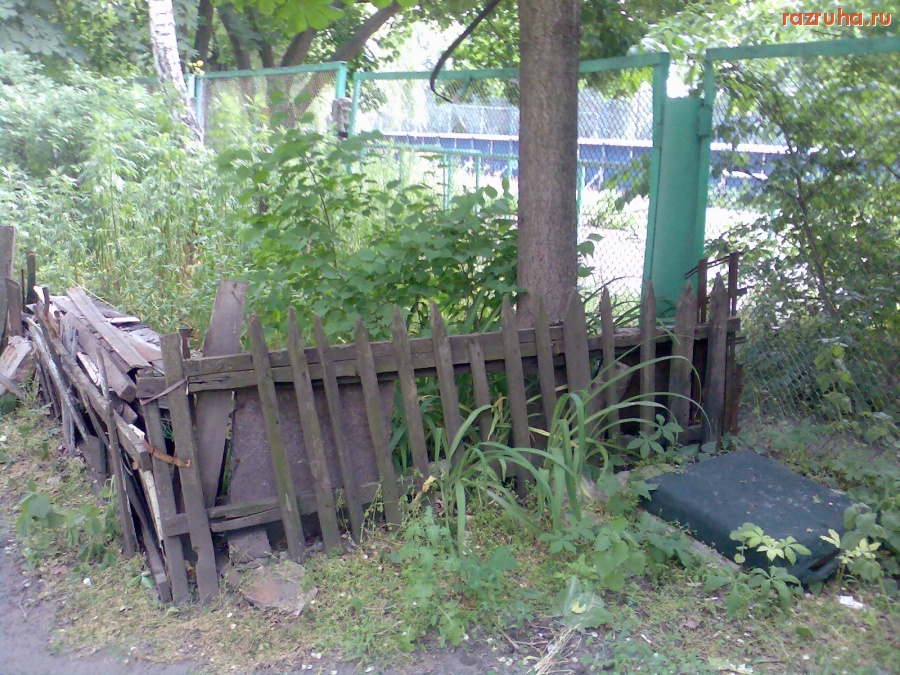 Курск - В закоулке между пятиэтажкой и третьей школой