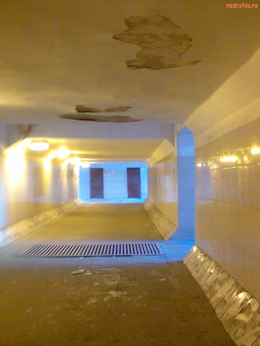 Курск - В переходе опять осыпалась штукатурка