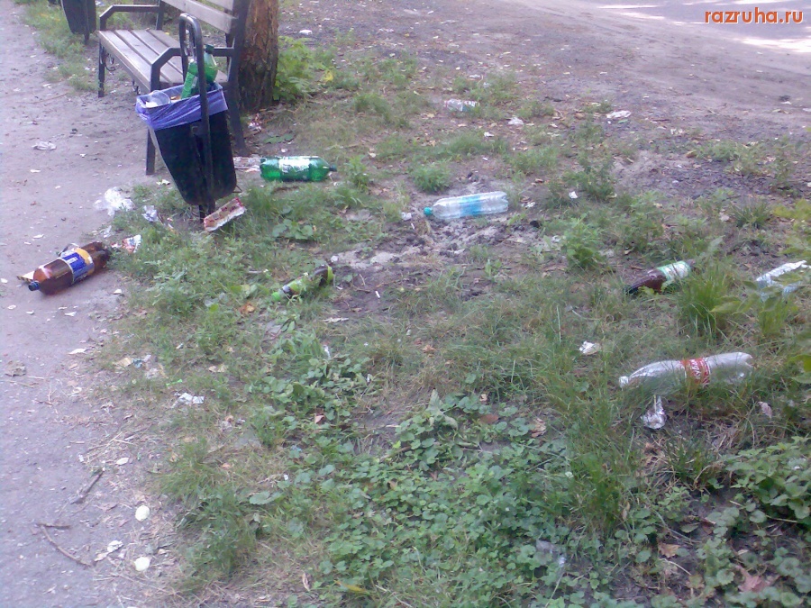 Курск - Мусор у лавочки