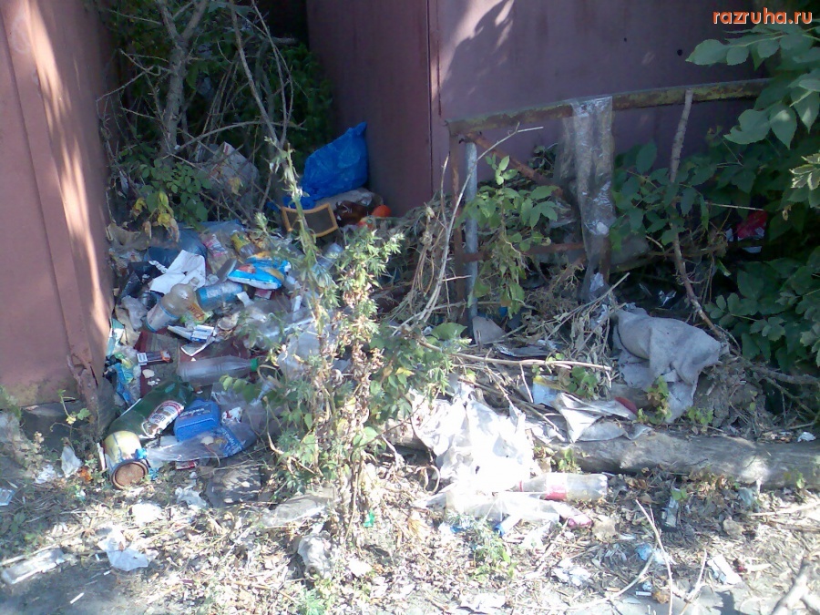 Курск - Мусор между гаражей